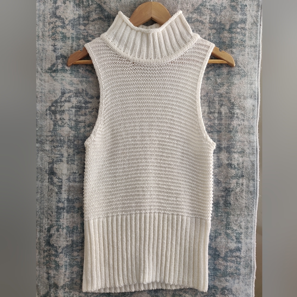 GAP WHITE SLEEVELESS TURTLE NECK KNIT SWEATER